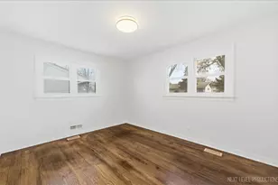 208 W State St, North Aurora, IL 60542 - Photo 11