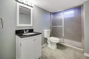 381 S Berkley Ave, Elmhurst, IL 60126 - Photo 17