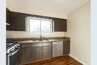 1756 Plymouth Court #B, Wheaton, IL 60189 - Photo 5