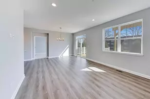 377 Masters Dr, Addison, IL 60101 - Photo 5