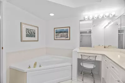 9200 E Prairie Road #209, Evanston, IL 60203 - Photo 15