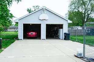 408 E Marshall St, Tolono, IL 61880 - Photo 5