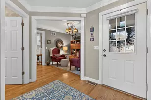 811 King Henry Ln, Saint Charles, IL 60174 - Photo 15