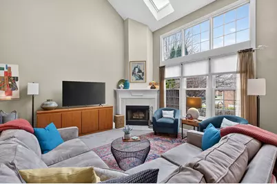 811 King Henry Lane, Saint Charles, IL 60174 - Photo 5