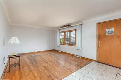 8420 S New England Avenue, Burbank, IL 60459 - Photo 3