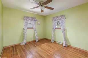 8420 S New England Ave, Burbank, IL 60459 - Photo 9