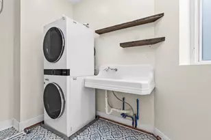 1230 W Newport Ave, Chicago, IL 60657 - Photo 29