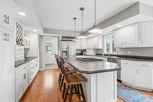 4233 Oaksbury Ln, Rolling Meadows, IL 60008 - Photo 9
