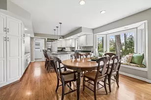 4233 Oaksbury Ln, Rolling Meadows, IL 60008 - Photo 11