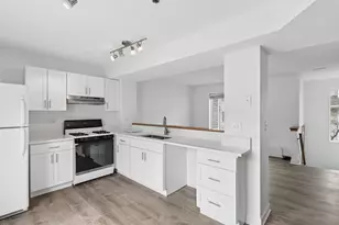 309 Emerald Ct, Bolingbrook, IL 60440 - Photo 5