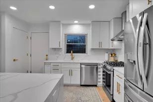 9317 Olcott Ave, Morton Grove, IL 60053 - Photo 15