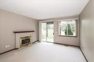 202 Sierra Pass Dr, Schaumburg, IL 60194 - Photo 7