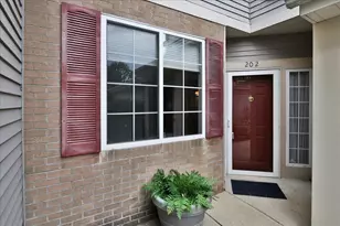 202 Sierra Pass Dr, Schaumburg, IL 60194 - Photo 3