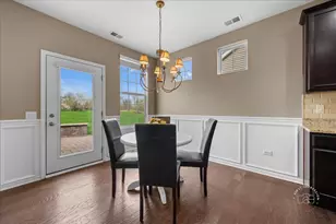 2850 Stoney Creek Dr, Elgin, IL 60124 - Photo 9