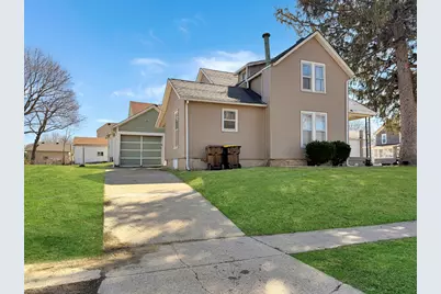 430 W American Street, Freeport, IL 61032 - Photo 1