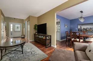 1000 Devonshire Ave, Naperville, IL 60540 - Photo 5