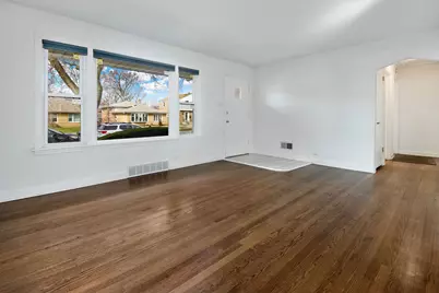 8727 Hamlin Avenue, Skokie, IL 60076 - Photo 3