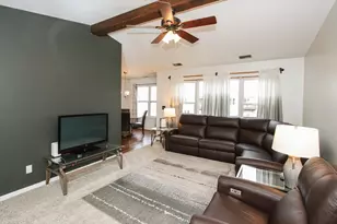 1020 Wynnfield Ct, Elgin, IL 60120 - Photo 5