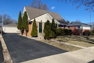312 N Reuter Dr, Arlington Heights, IL 60005 - Photo 1