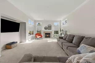 2132 Colonial St, Aurora, IL 60503 - Photo 7