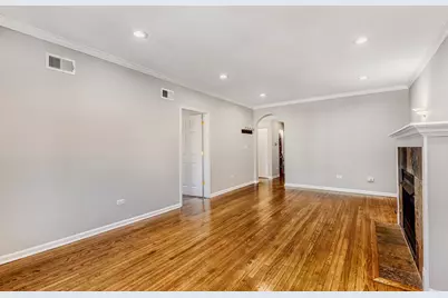 2033 W Fargo Avenue #2, Chicago, IL 60645 - Photo 5