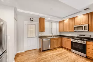 2033 W Fargo Ave, Chicago, IL 60645 - Photo 9