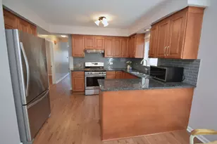 10332 Elizabeth St, Westchester, IL 60154 - Photo 9