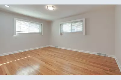 5251 Greenleaf Street, Skokie, IL 60077 - Photo 13