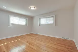 5251 Greenleaf St, Skokie, IL 60077 - Photo 13