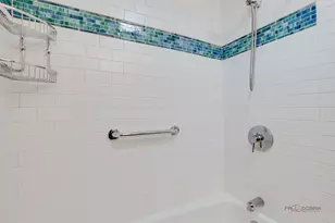 5251 Greenleaf St, Skokie, IL 60077 - Photo 17