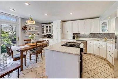 1 Maple Tree Court, Elmhurst, IL 60126 - Photo 3