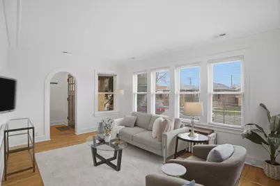 2815 W Fitch Avenue, Chicago, IL 60645 - Photo 3