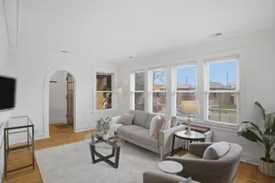 2815 W Fitch Ave, Chicago, IL 60645 - Photo 3