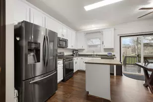 75 Woodland Park Cir, Gilberts, IL 60136 - Photo 3