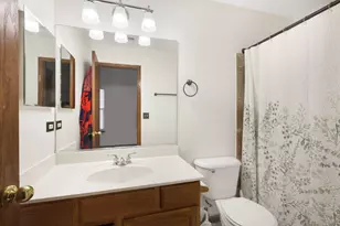 75 Woodland Park Cir, Gilberts, IL 60136 - Photo 13