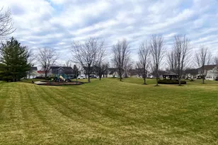 75 Woodland Park Cir, Gilberts, IL 60136 - Photo 27