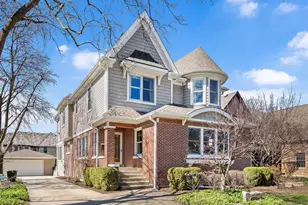 652 S Fairview Ave, Elmhurst, IL 60126 - Photo 1