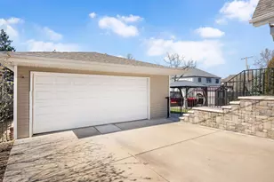 652 S Fairview Ave, Elmhurst, IL 60126 - Photo 33
