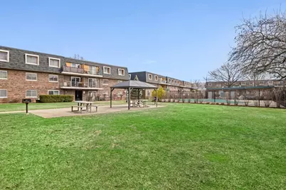 3223 W Parkway Drive #3A, Northbrook, IL 60062 - Photo 3