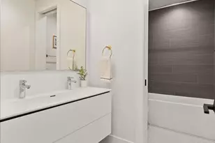 825 W Buckingham Pl, Chicago, IL 60657 - Photo 21