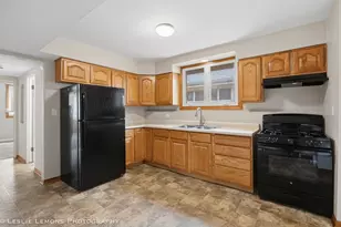 10142 S California Ave, Evergreen Park, IL 60805 - Photo 5