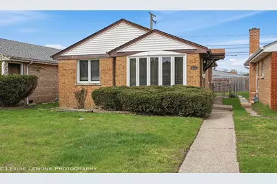 10142 S California Avenue, Evergreen Park, IL 60805 - Photo 1