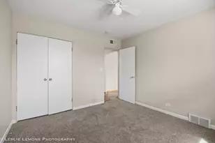 10142 S California Ave, Evergreen Park, IL 60805 - Photo 11
