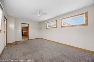 10142 S California Ave, Evergreen Park, IL 60805 - Photo 19
