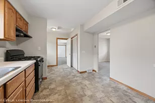 10142 S California Ave, Evergreen Park, IL 60805 - Photo 9