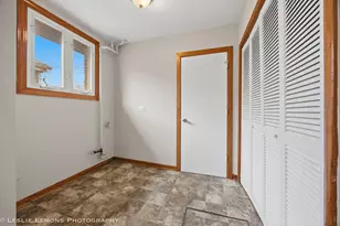 10142 S California Ave, Evergreen Park, IL 60805 - Photo 21