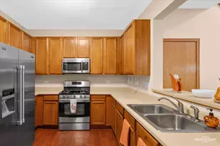 2406 Brush Hill Cir, Joliet, IL 60432 - Photo 9