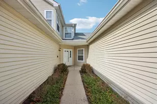 1410 Essex St, Algonquin, IL 60102 - Photo 3