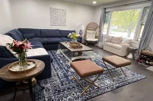 1065 Hiawatha Dr, Elgin, IL 60120 - Photo 3