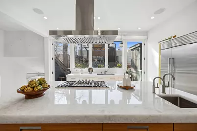 2436 N Surrey Court, Chicago, IL 60614 - Photo 15